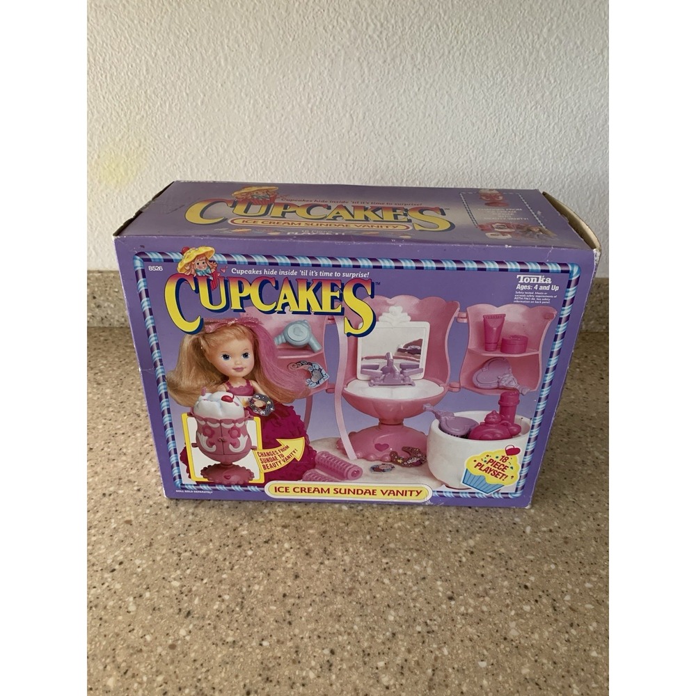 CUPCAKES "Ice Cream Sundae Vanity" 1991 Tonka  Corp 18 Piece Playset New In Box